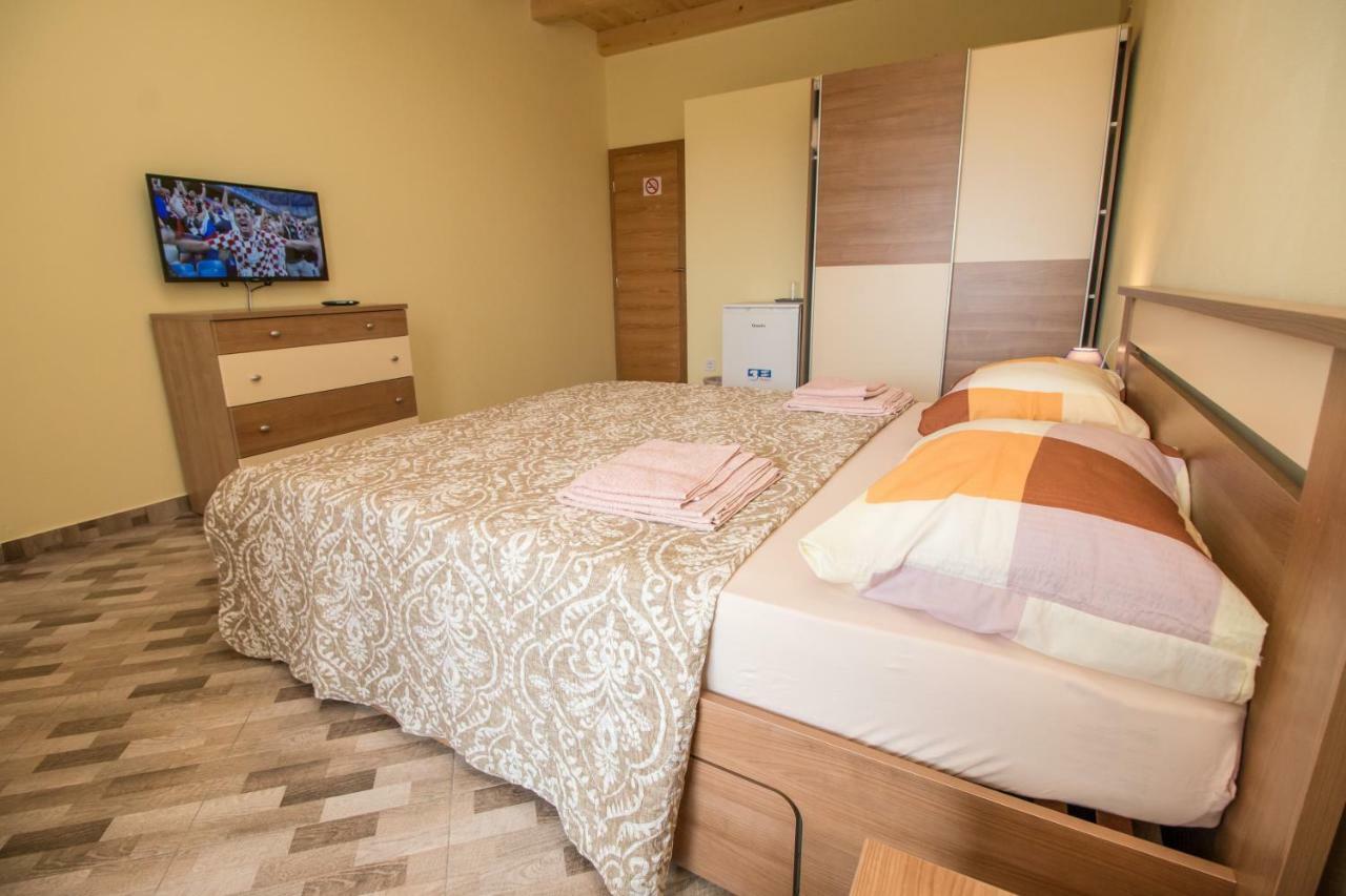 Nice Place Ровинь Экстерьер фото