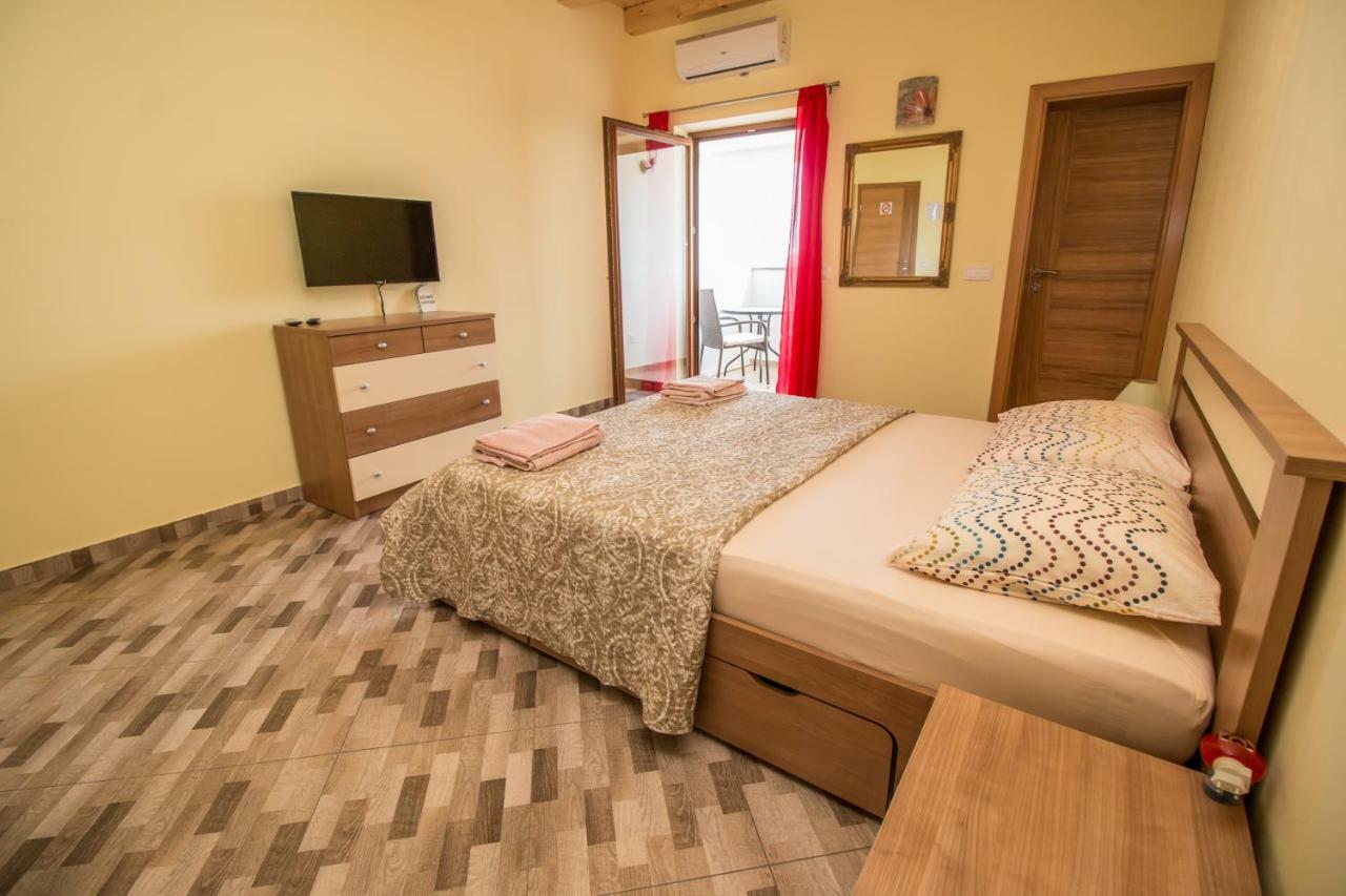 Nice Place Ровинь Экстерьер фото