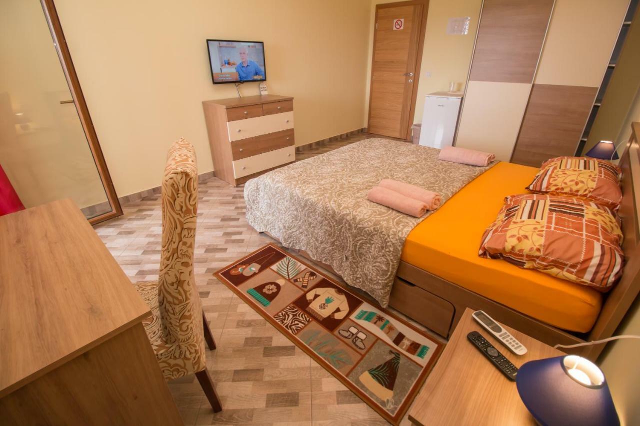 Nice Place Ровинь Экстерьер фото