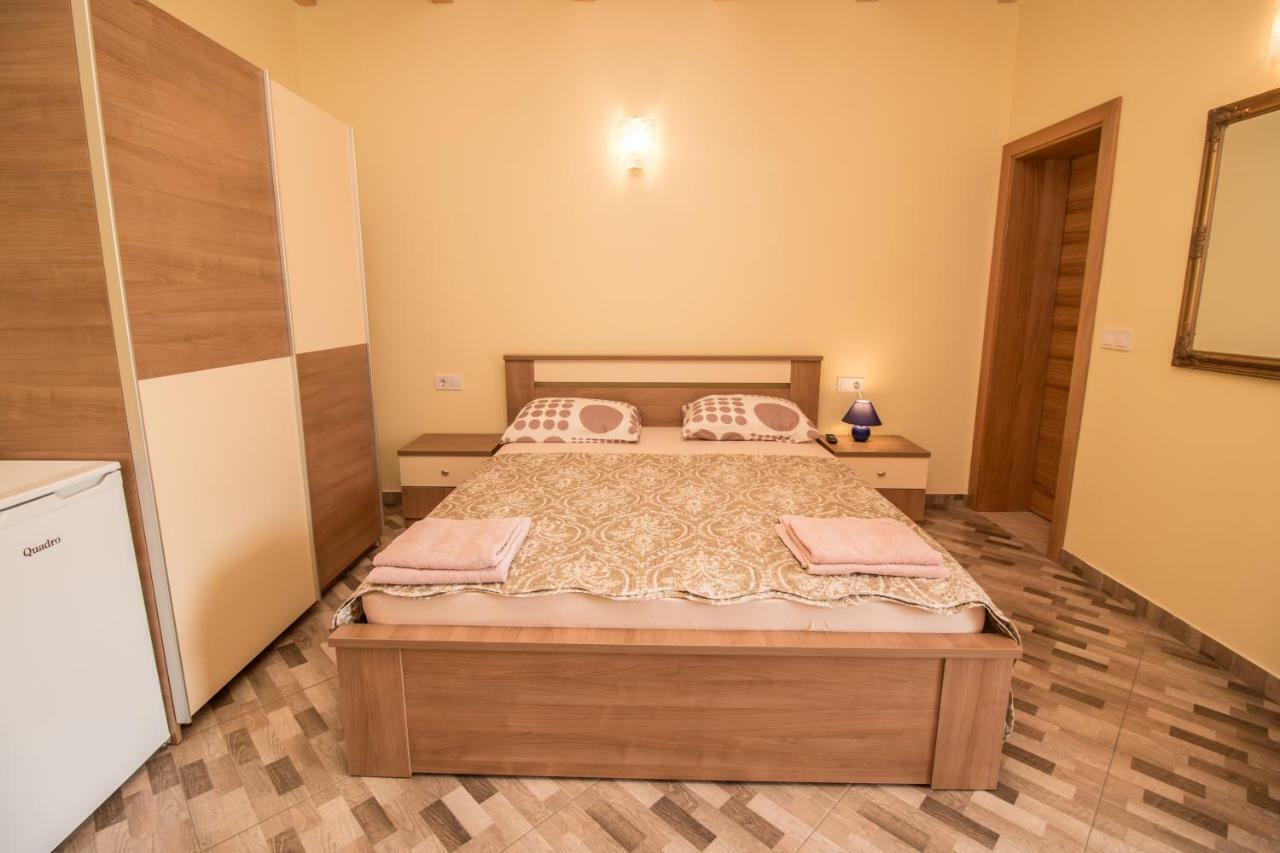 Nice Place Ровинь Экстерьер фото