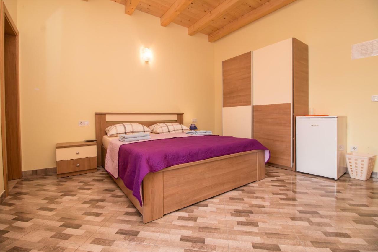 Nice Place Ровинь Экстерьер фото