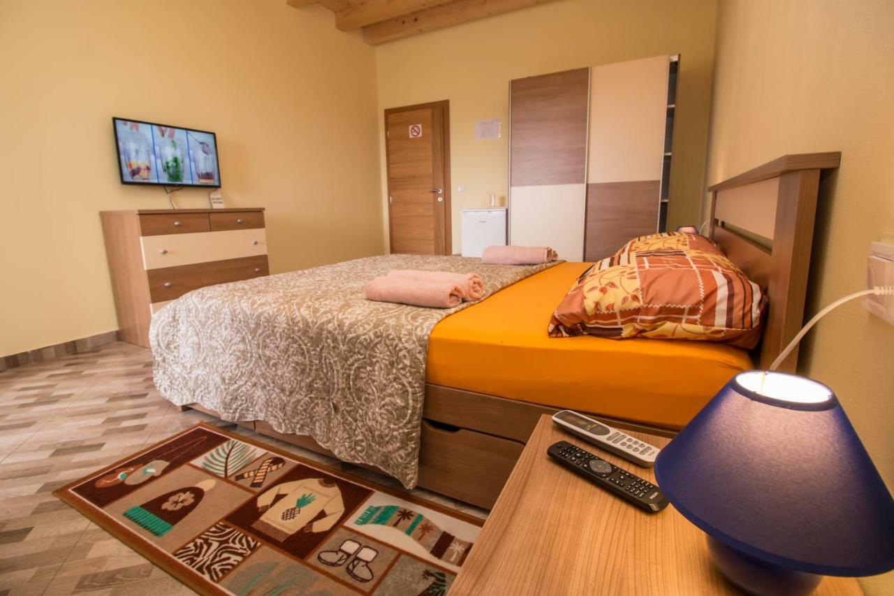 Nice Place Ровинь Экстерьер фото