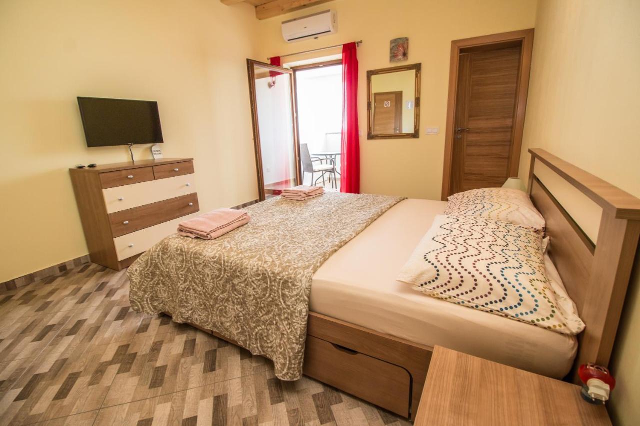 Nice Place Ровинь Экстерьер фото